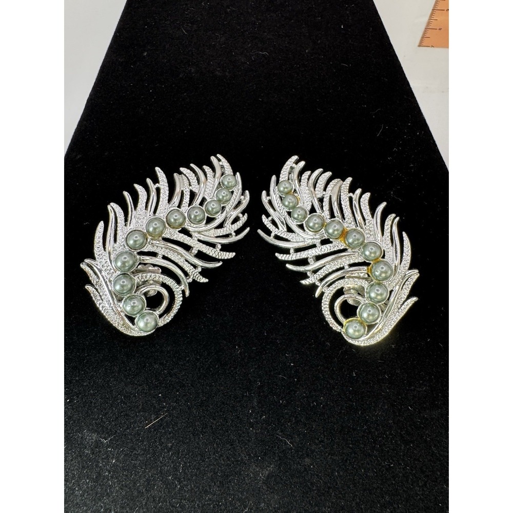 Vintage Sarah Coventry "Feather‎ Fantasy" Faux Pearl Double Clip On Earrings